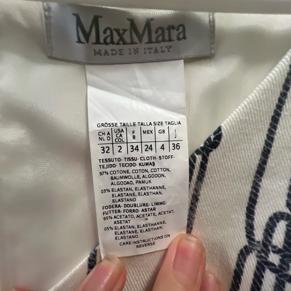 Elegant White and Black Striped Dress - Picture 2 of 3